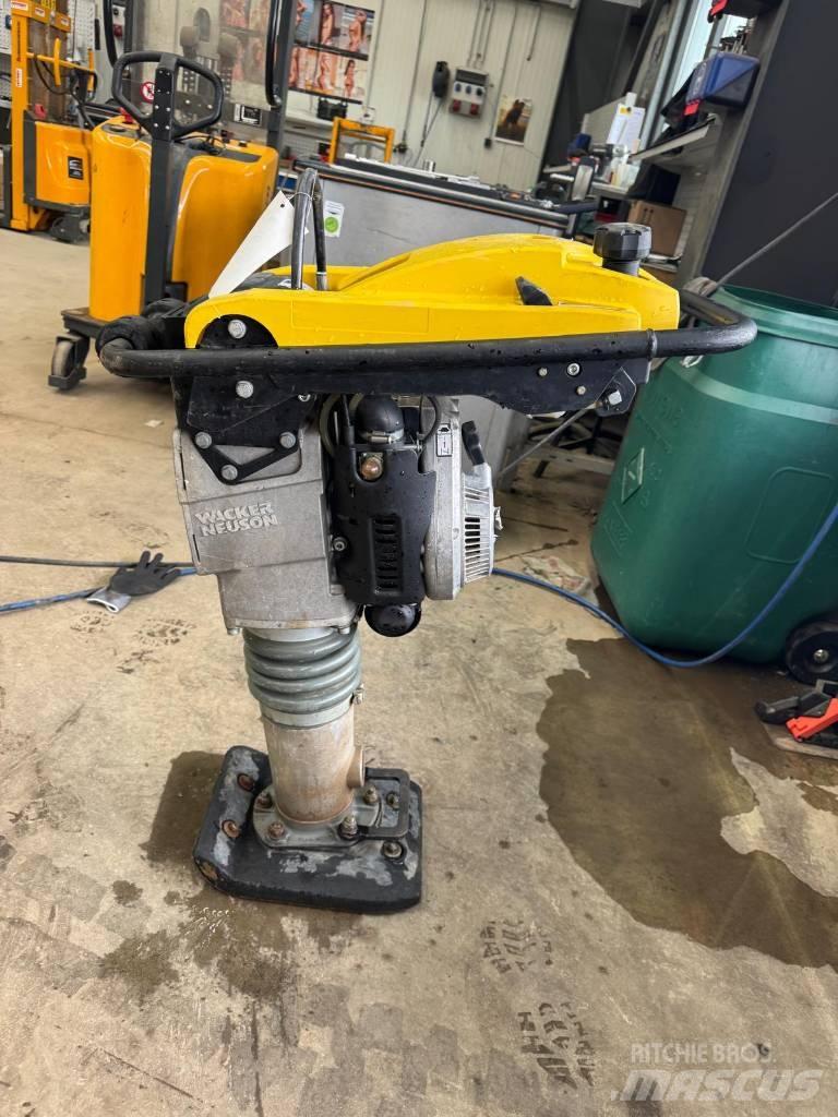 Wacker Neuson BS50-2 タンパ/転圧バイブレータ