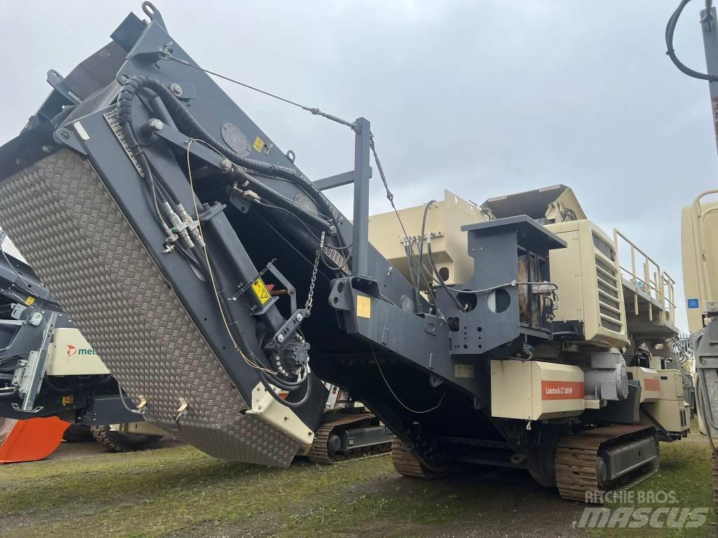 Metso LT 300 HP 自走式クラッシャー