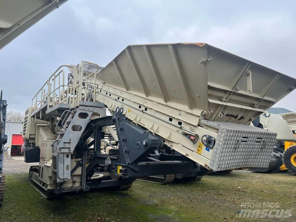 Metso LT 300 HP 自走式クラッシャー