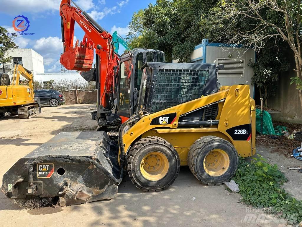 CAT 226 B スキッドステアローダー