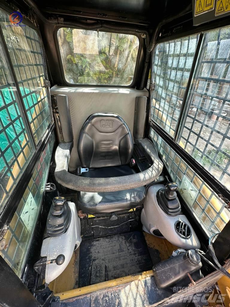 CAT 226 B スキッドステアローダー