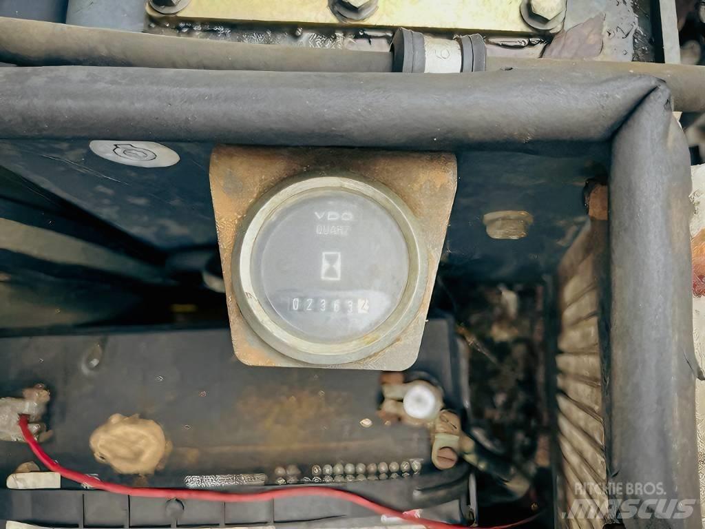 Bomag BW 100 AD-3 タンデムローラ