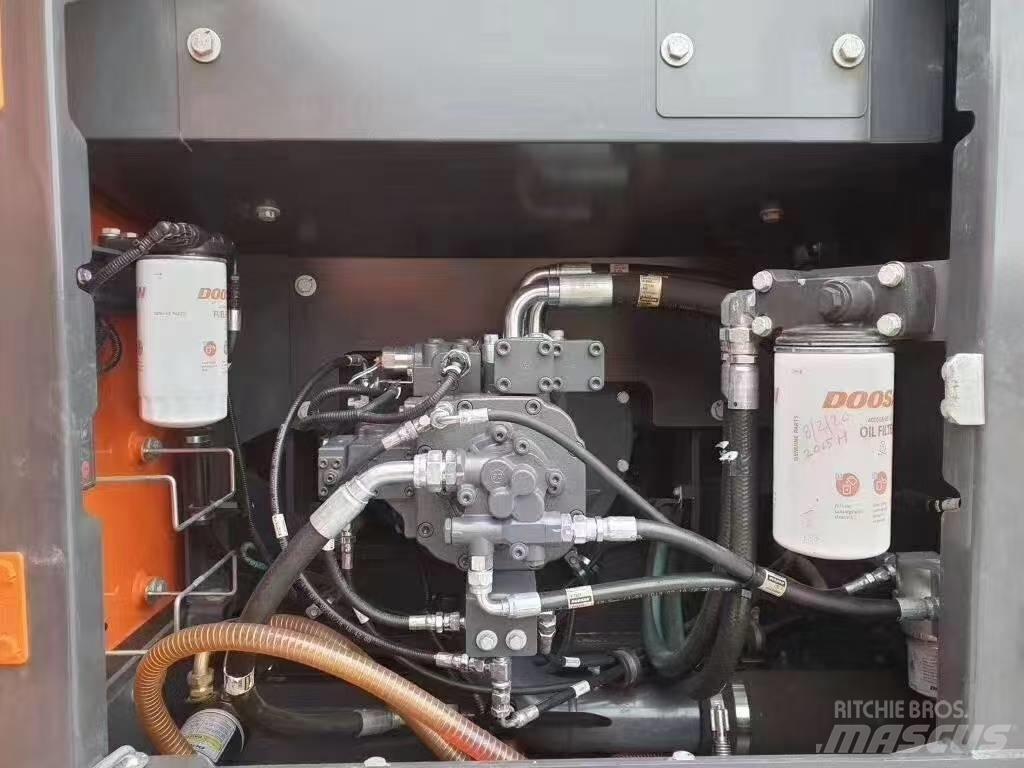 Doosan DX 225 LC 大型油圧ショベル12t以上（パワーショベル・ユンボ）