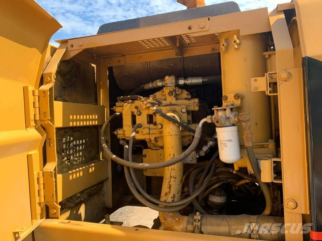 CAT 320BL 大型油圧ショベル12t以上（パワーショベル・ユンボ）