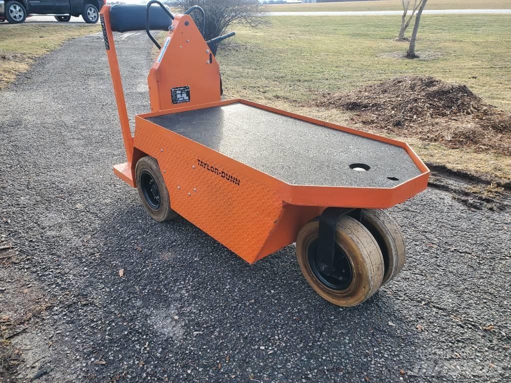 Taylor-Dunn SC100 トーイングトラック