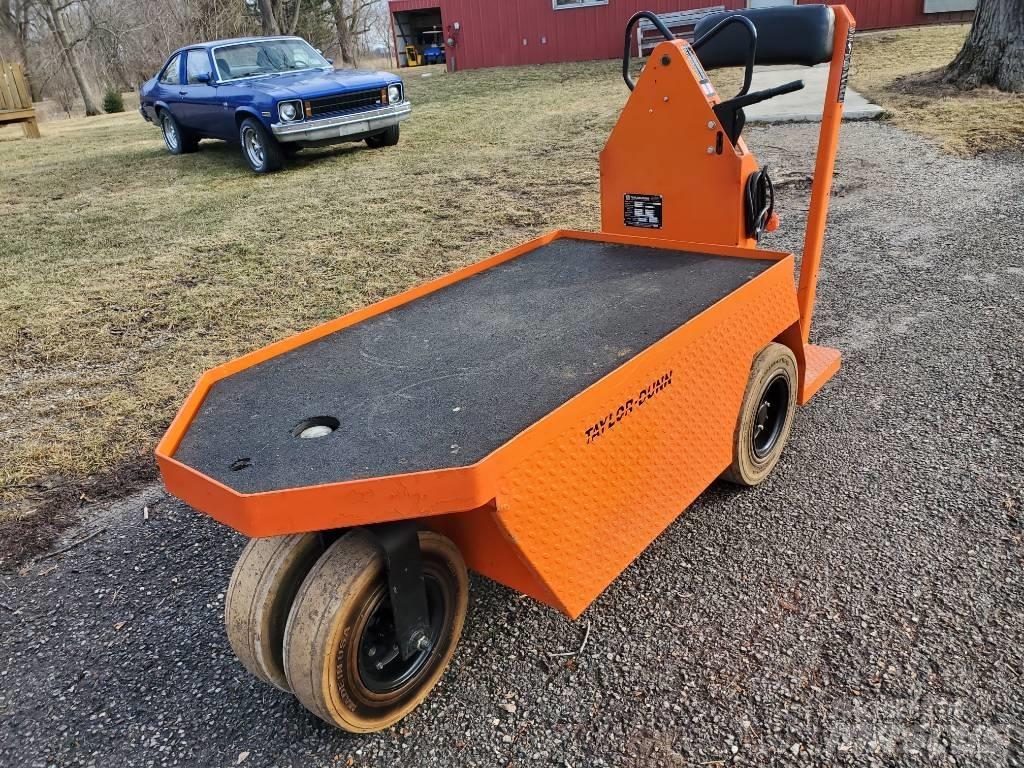 Taylor-Dunn SC100 トーイングトラック
