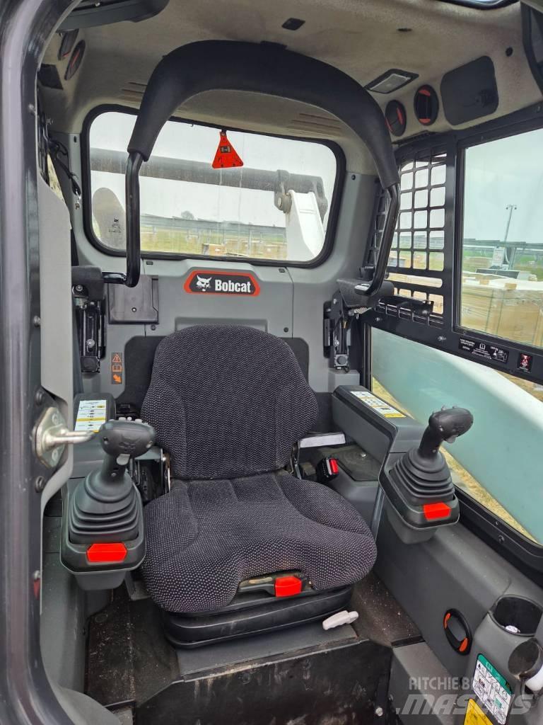 Bobcat T 76 スキッドステアローダー