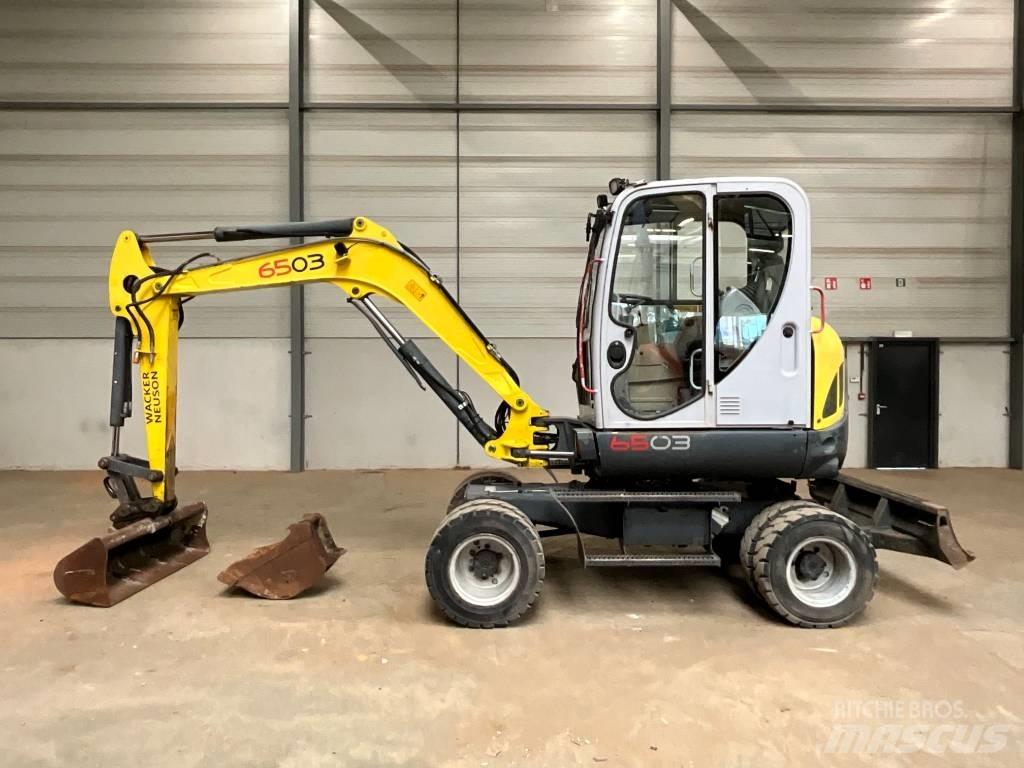 Neuson 6503 WD ホイール式油圧ショベル（パワーショベル・ユンボ・バックホー）