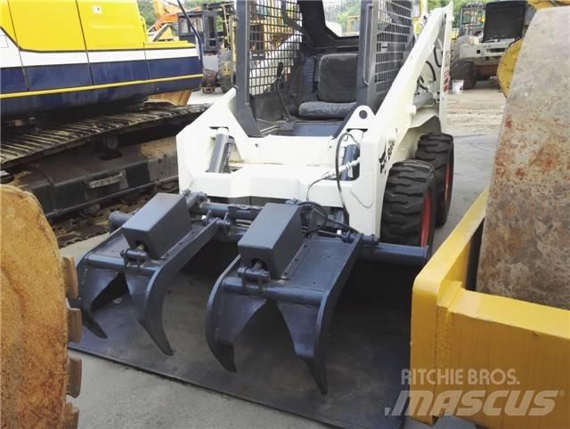 Bobcat S 250 スキッドステアローダー