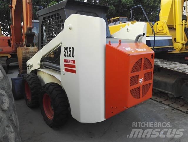 Bobcat S 250 スキッドステアローダー
