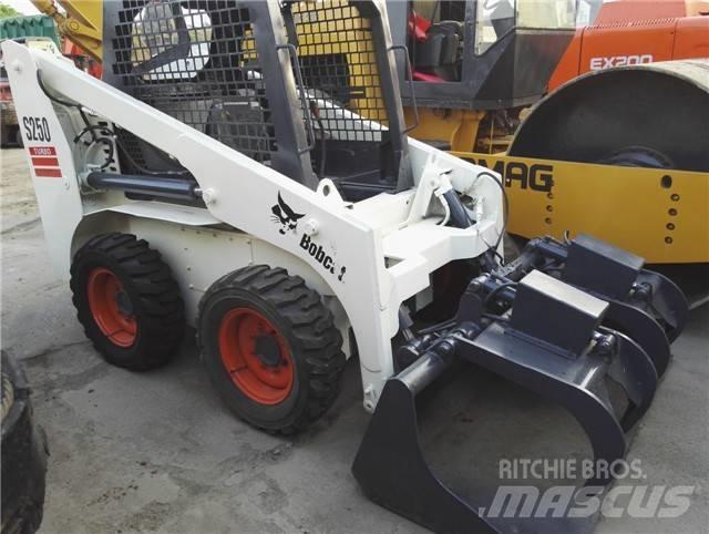 Bobcat S 250 スキッドステアローダー