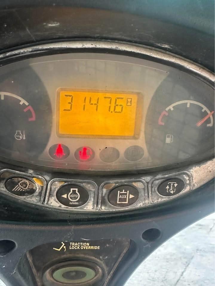 Bobcat T 590 スキッドステアローダー