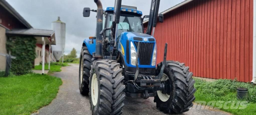 New Holland T 8040 トラクター
