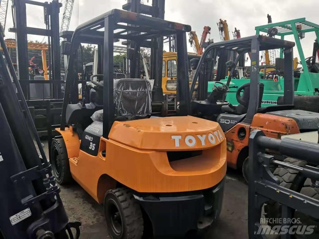 Toyota 3.5 ton ディーゼル・軽油
