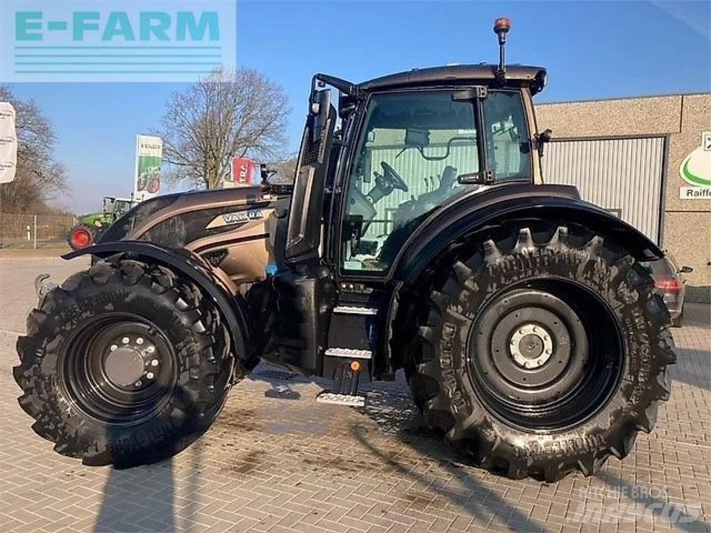 Valtra t215a トラクター
