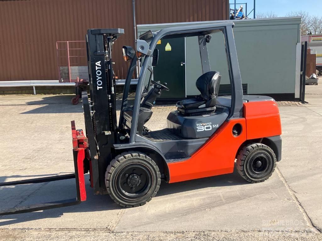 Toyota 52-8 FDF 30 ディーゼル・軽油