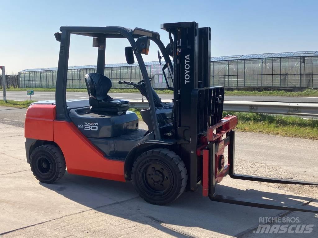 Toyota 52-8 FDF 30 ディーゼル・軽油