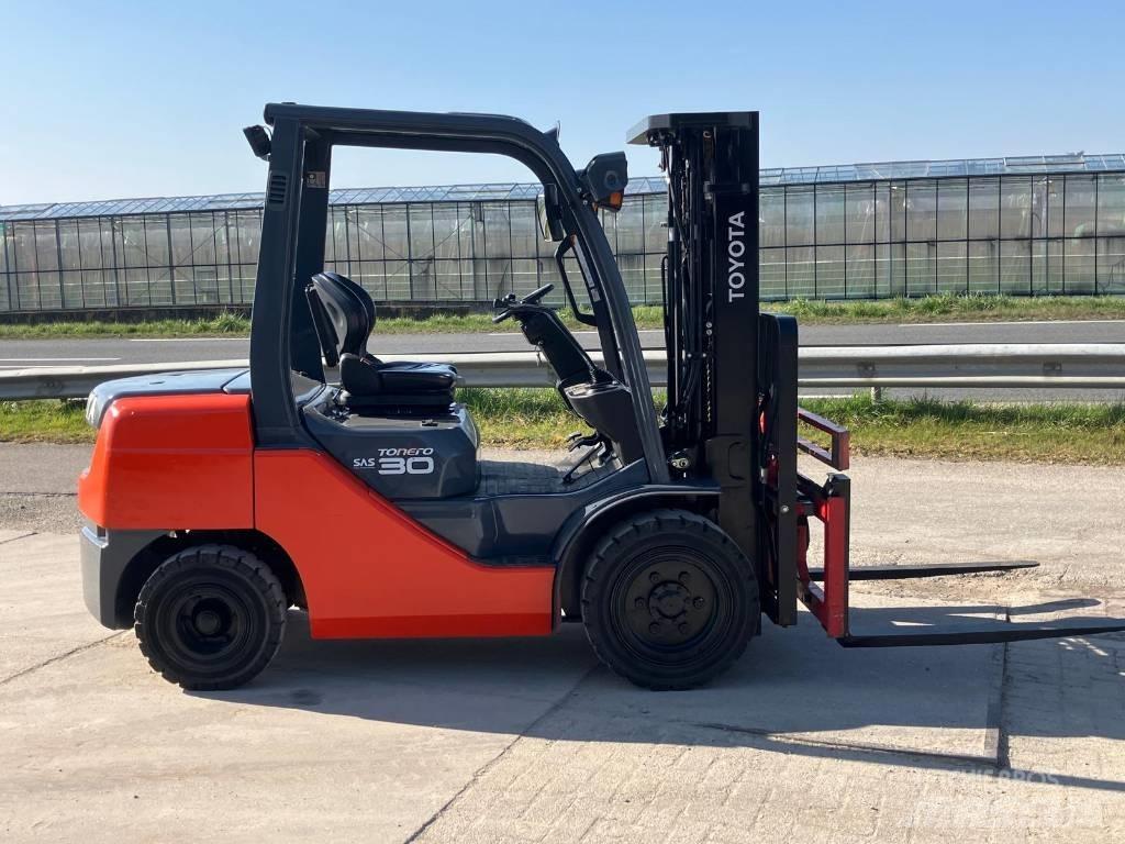 Toyota 52-8 FDF 30 ディーゼル・軽油