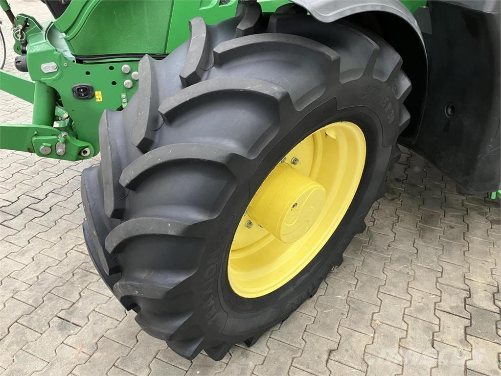 John Deere 6145R トラクター