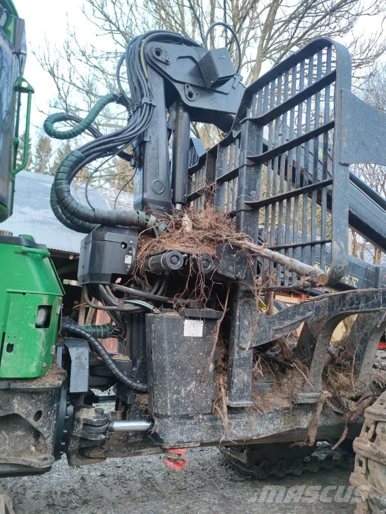 John Deere 1110 E フォワーダー