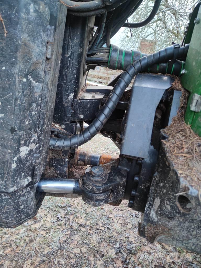 John Deere 1110 E フォワーダー