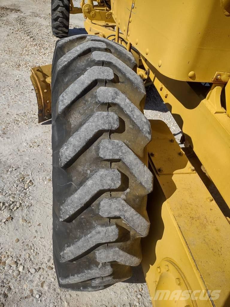 CAT 120 モーターグレーダー