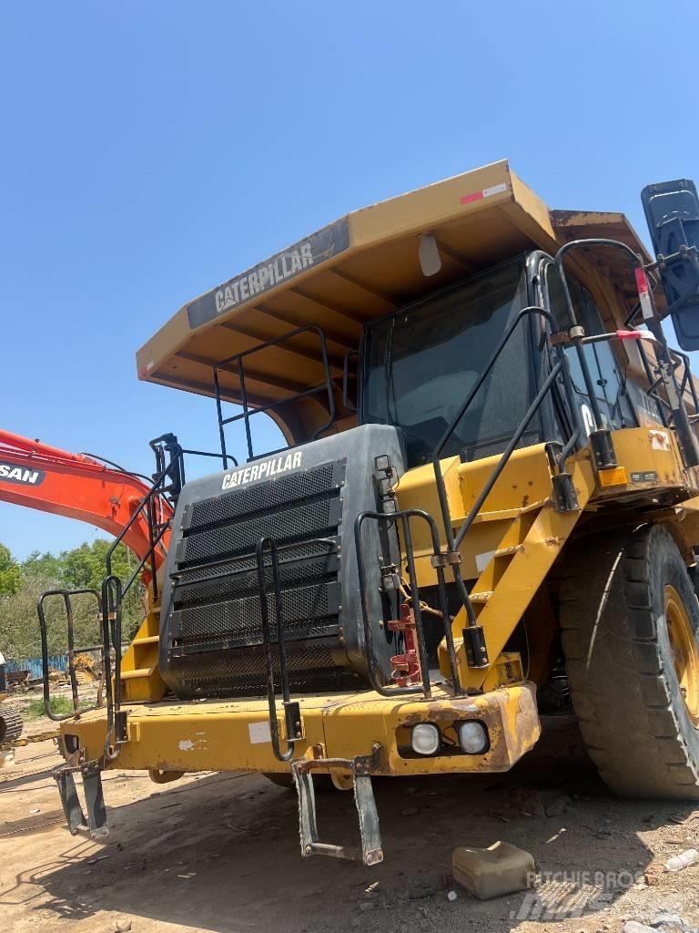 CAT 773E アーティキュレート式ダンプトラック
