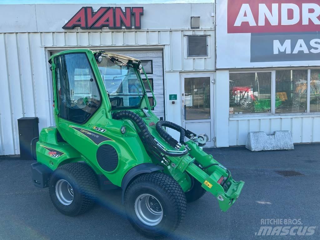 Avant E 527 Med  hytt スキッドステアローダー