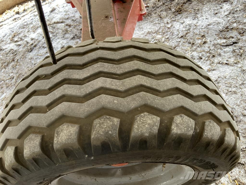 Kuhn GF 13012 T テッダー・テッダーレーキ