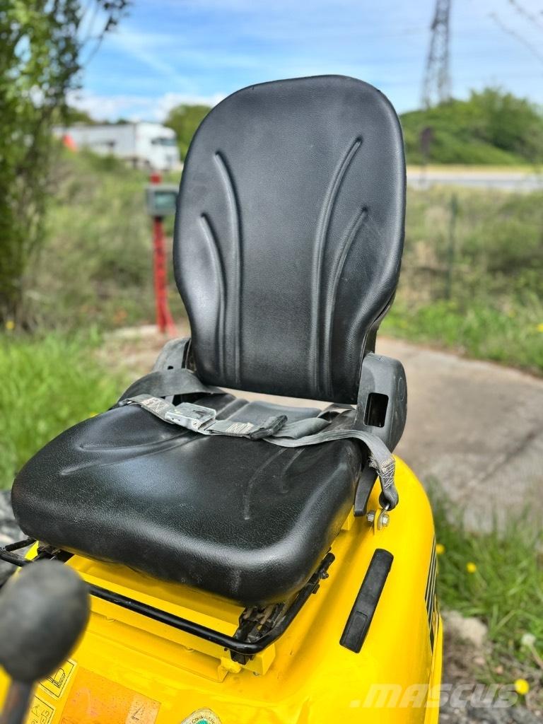 Komatsu PC 09 ミニ油圧ショベル 7t以下（ミニユンボ・ミニディガー）