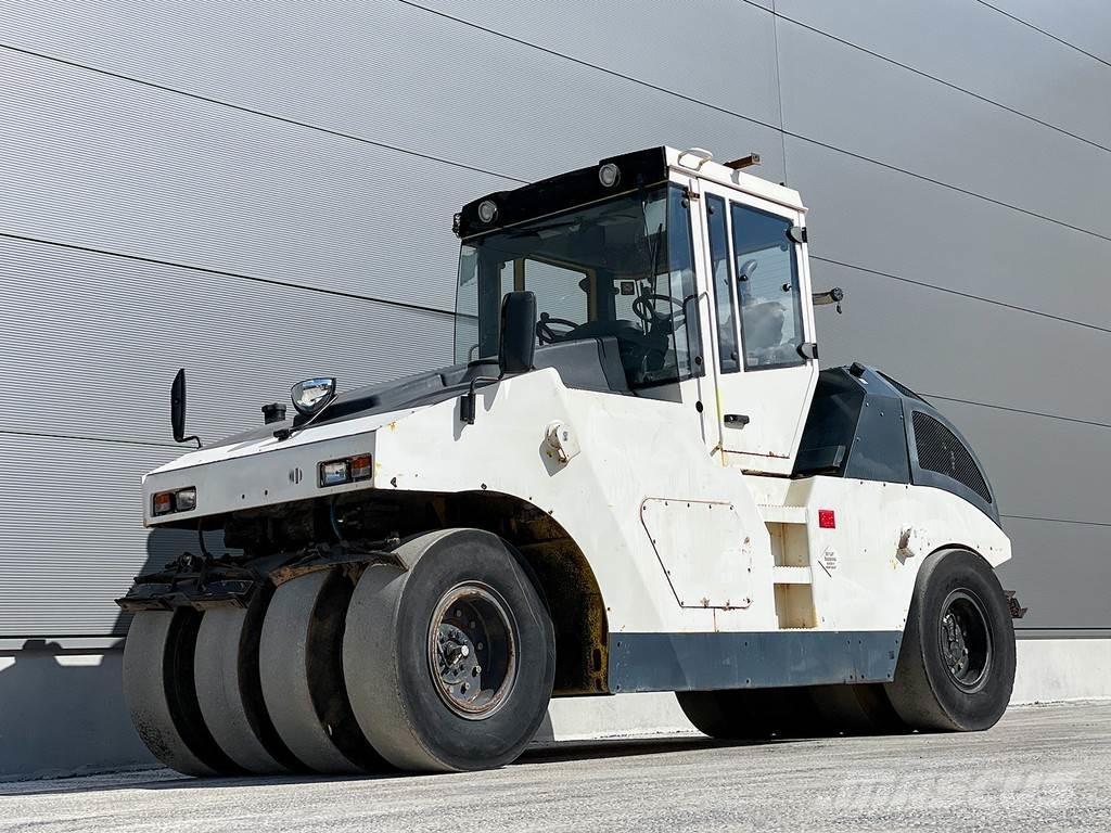 Bomag BW 24 RH タイヤローラ