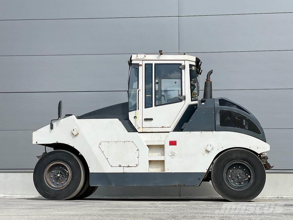 Bomag BW 24 RH タイヤローラ