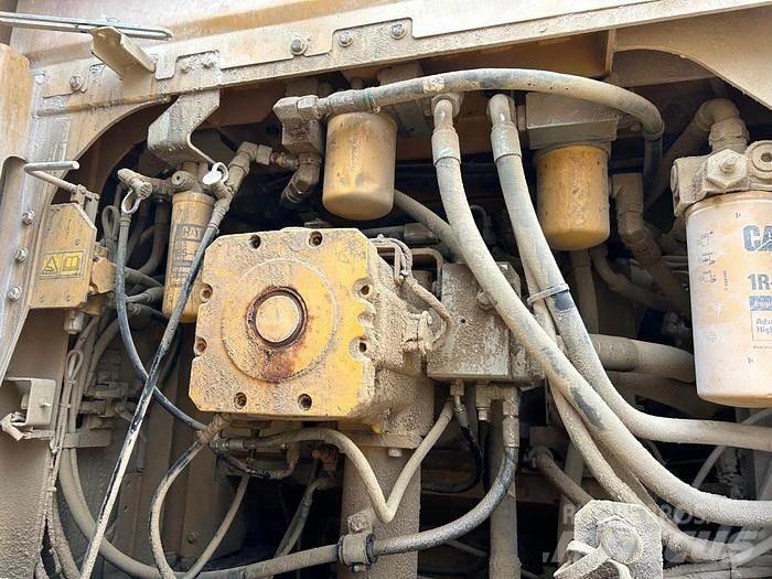 CAT 374 LME 特殊油圧ショベル
