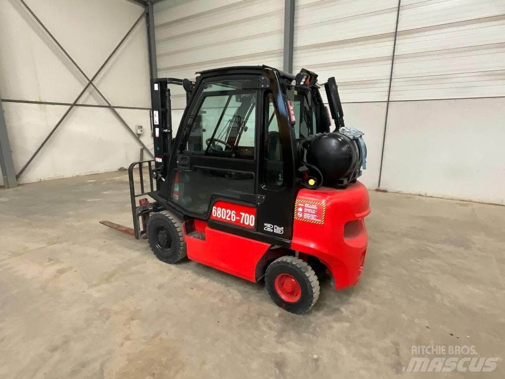 Nissan U1 D2 A 25 LQ LPGフォークリフト