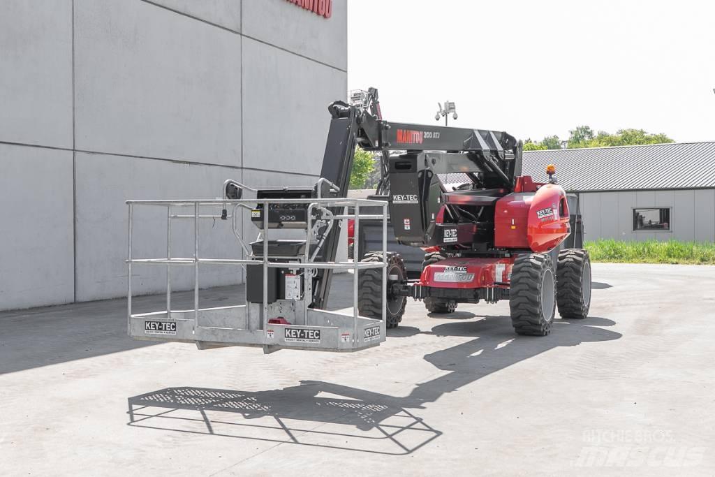 Manitou 200 ATJ ブームリフト　屈伸型