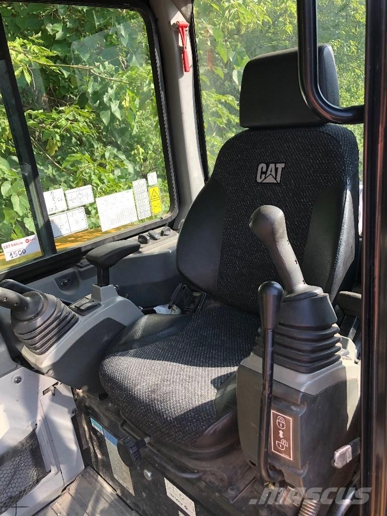 CAT 305 E2 CR ミニ油圧ショベル 7t以下（ミニユンボ・ミニディガー）
