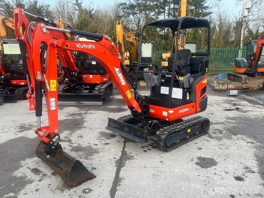 Kubota KX 019-4 ミニ油圧ショベル 7t以下（ミニユンボ・ミニディガー）