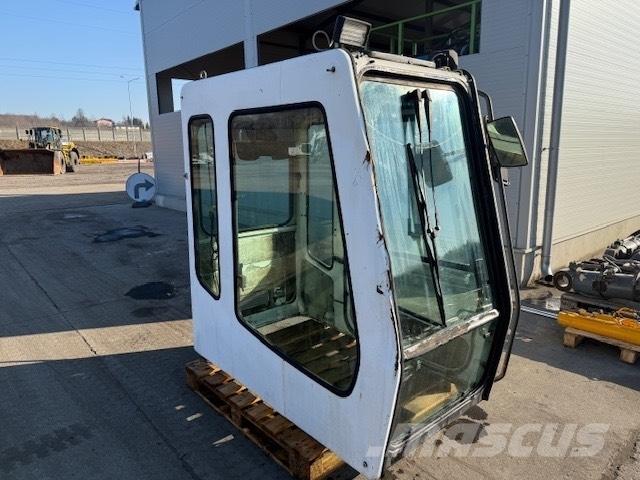 Liebherr SERIA B CAB キャビン及び内装