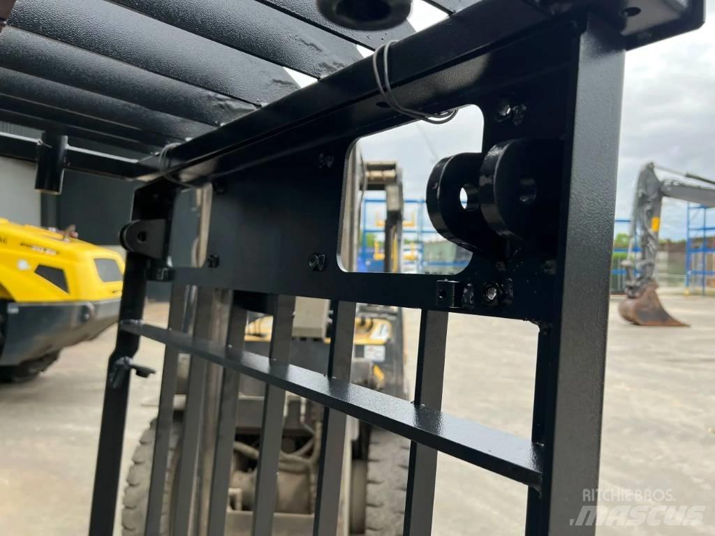 CAT 318C Guard キャビン及び内装