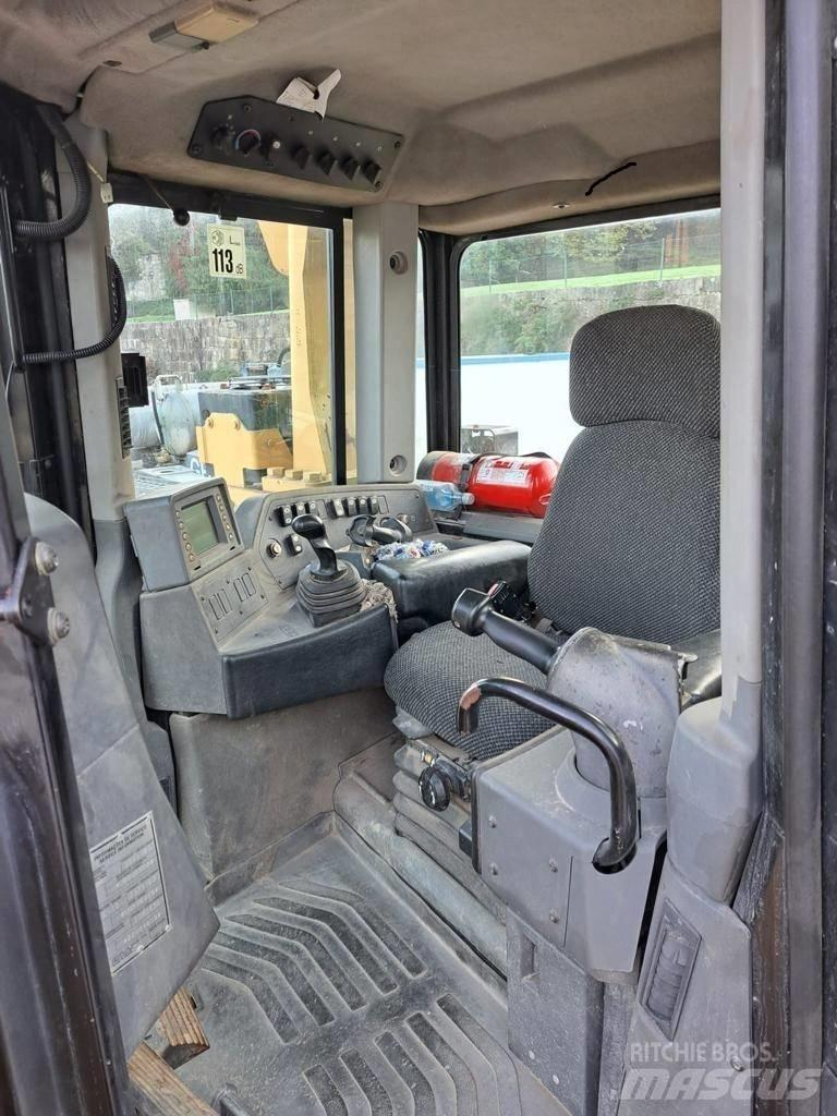 CAT D 8 T ブルドーザー