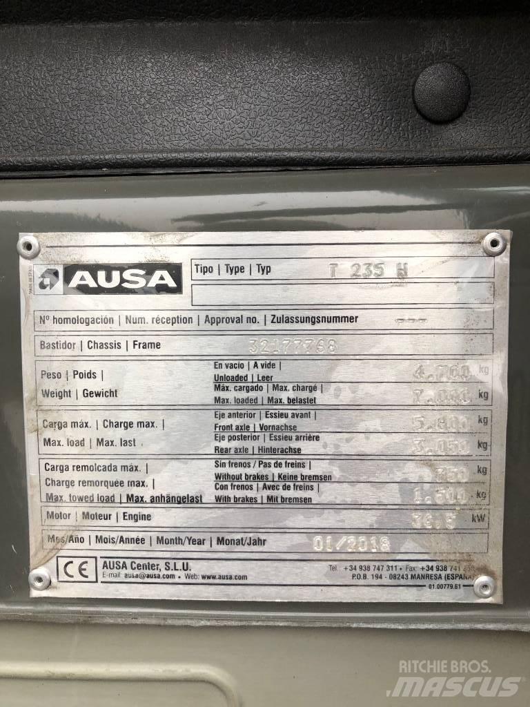 Ausa T 235 H テレスコーピックハンドラー
