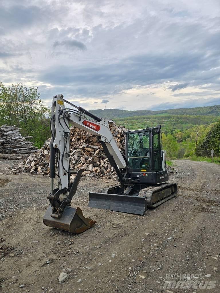 Bobcat E60 ミニ油圧ショベル 7t以下（ミニユンボ・ミニディガー）