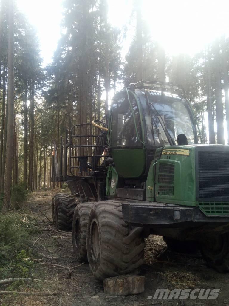 John Deere 1010 E フォワーダー