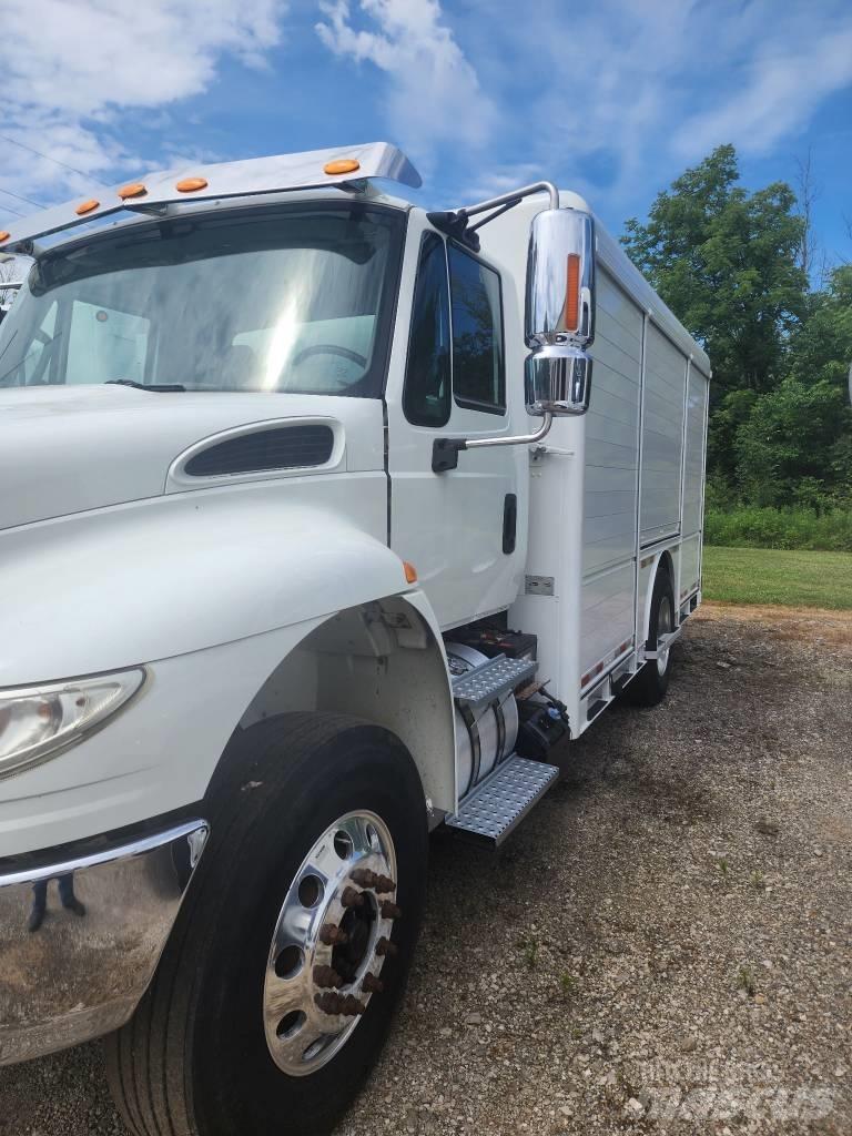 Freightliner M2 飲料運送車両
