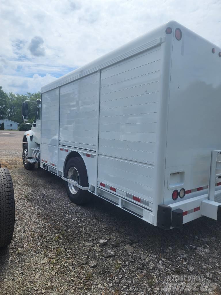 Freightliner M2 飲料運送車両