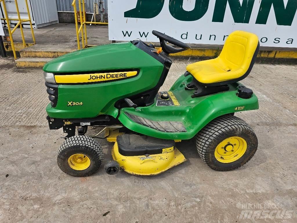 John Deere X 304 乗用・自走モア/芝刈り機