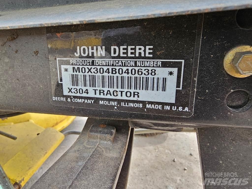 John Deere X 304 乗用・自走モア/芝刈り機