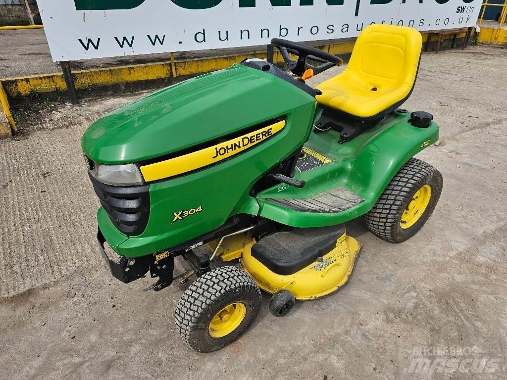 John Deere X 304 乗用・自走モア/芝刈り機