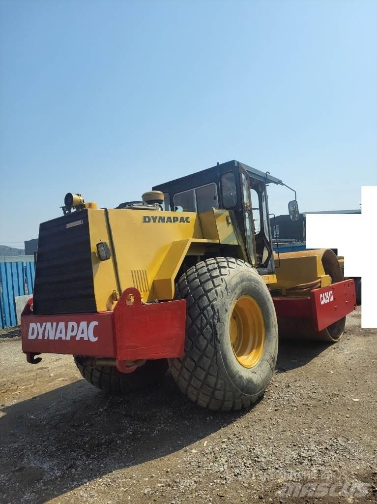 Dynapac CA 251 D 振動ローラ