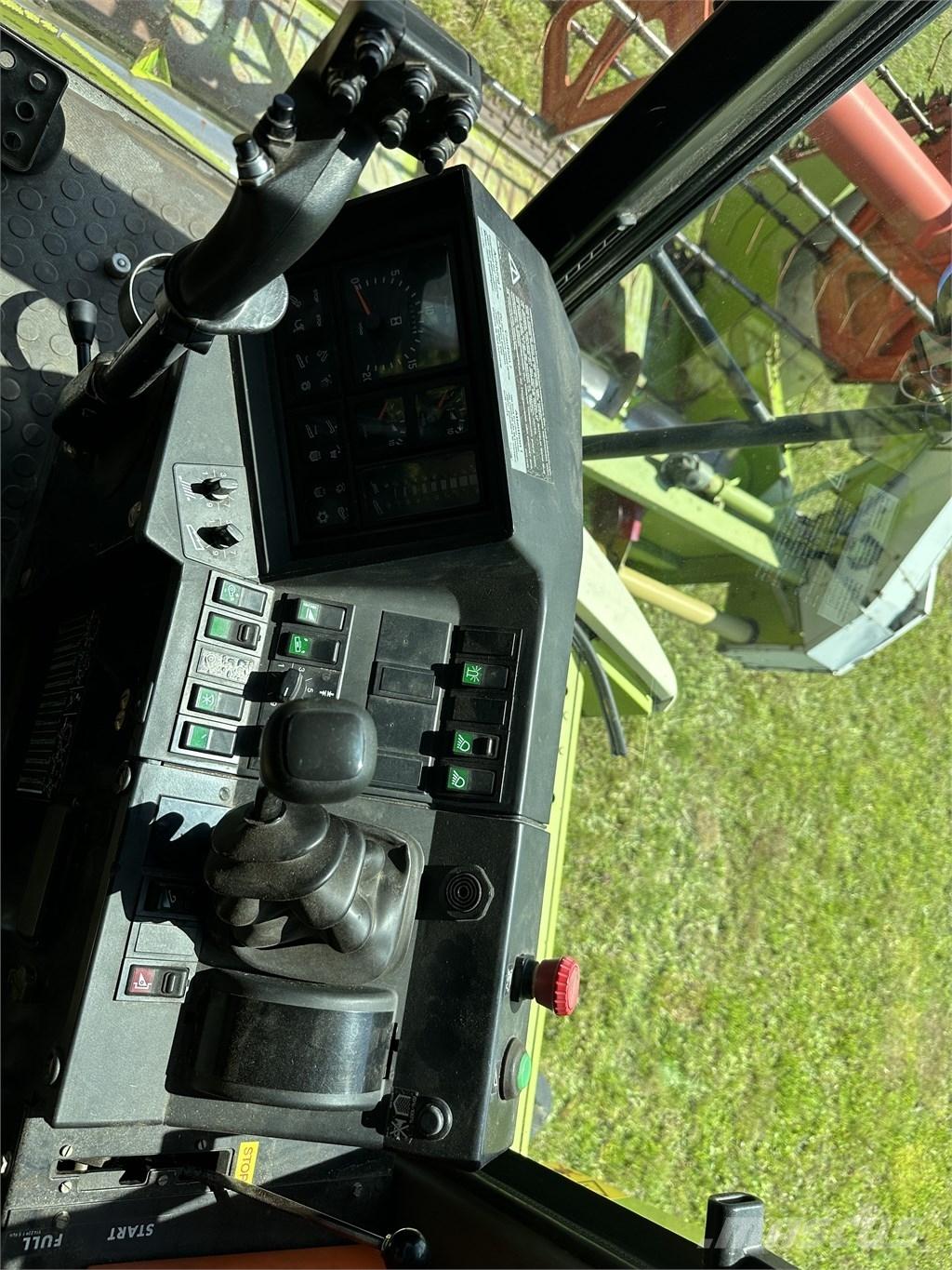 CLAAS Mega 208 コンバイン
